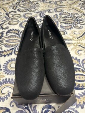 Vionic Willa II Black Slip-On Textured Flats